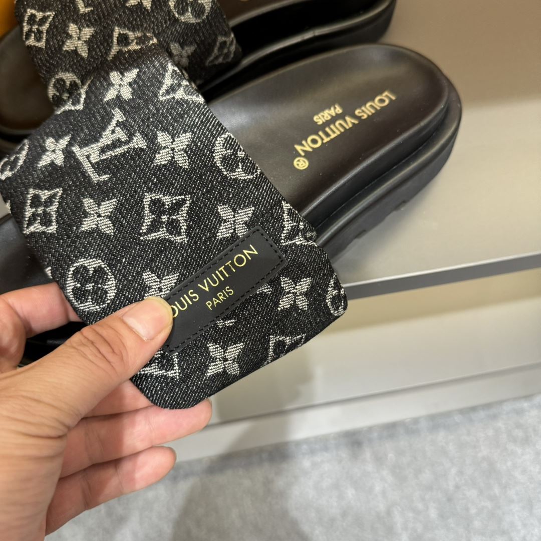 Louis Vuitton Slippers